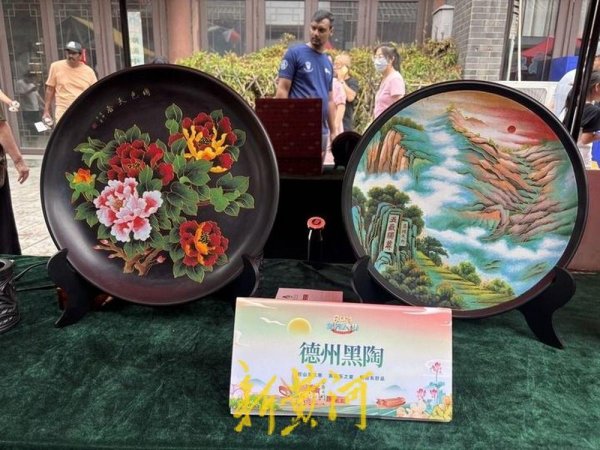 智选+ 现场刻陶、拉坯, 德州黑陶技艺传承人现身运河大集亮绝活