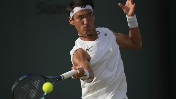 乐天盈配资 温网男单布云朝克特比赛推迟进行 目前大比分1-2落后