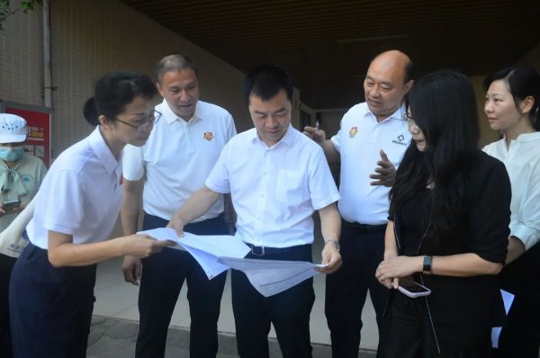 利赢汇 尹念红到中山东区街道、南朗街道督导检查校园疫情防控工作